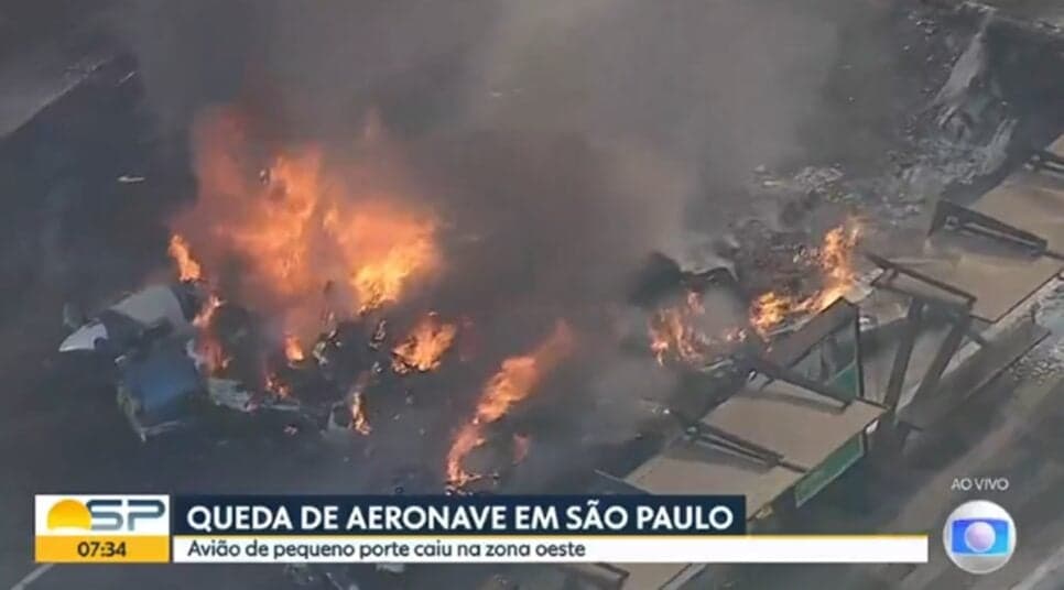 "Pegando fogo", diz repórter ao vivo (Foto: Reprodução/ Globo) "Pegando fogo", diz repórter ao vivo (Foto: Reprodução/ Globo)