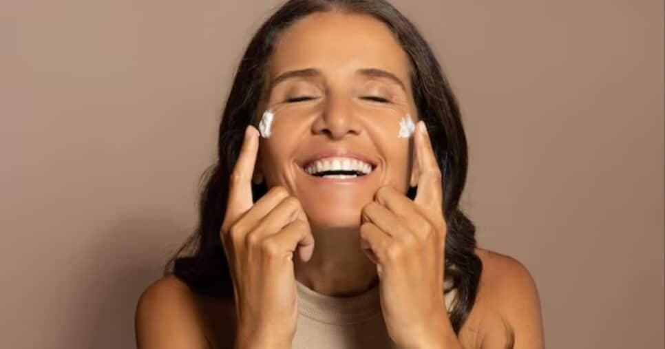Colágeno puro: Creme caseiro com 3 ingredientes hidrata e rejuvenesce a pele das 40+ em 30 minutos