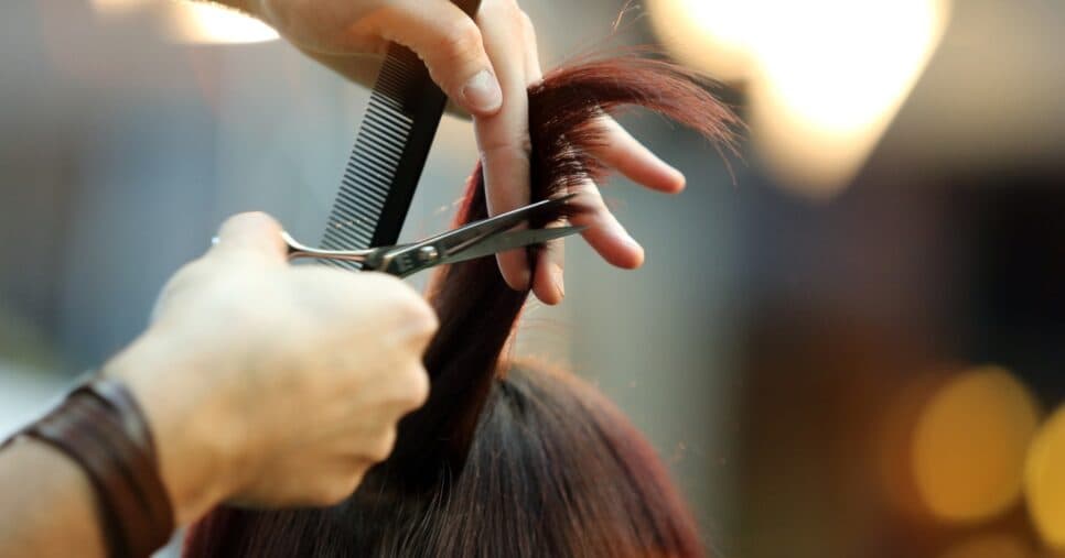 Fim da queda, danos e fios 10cm maiores: 4 passos para saber a melhor lua para cortar o seu cabelo