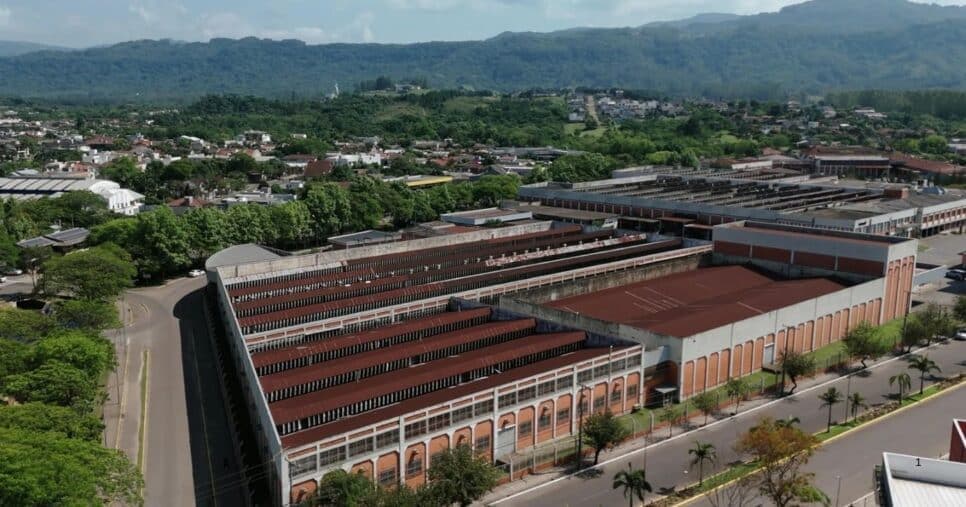 Fábrica Paquetá se esforça em liquidar os débitos trabalhistas e ainda luta contra falência diante de crise (Foto Reprodução/GZH) Fábrica Paquetá se esforça em liquidar os débitos trabalhistas e ainda luta contra falência diante de crise (Foto Reprodução/GZH)