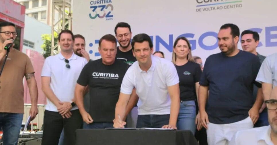 Sanção de nova lei é feita pelo prefeito Eduardo Pimentel Sanção de nova lei é feita pelo prefeito Eduardo Pimentel