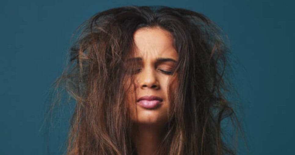 Veja como prevenir o cabelo seco e sem brilho (Foto: Reprodução/iStock) Veja como prevenir o cabelo seco e sem brilho (Foto: Reprodução/iStock)