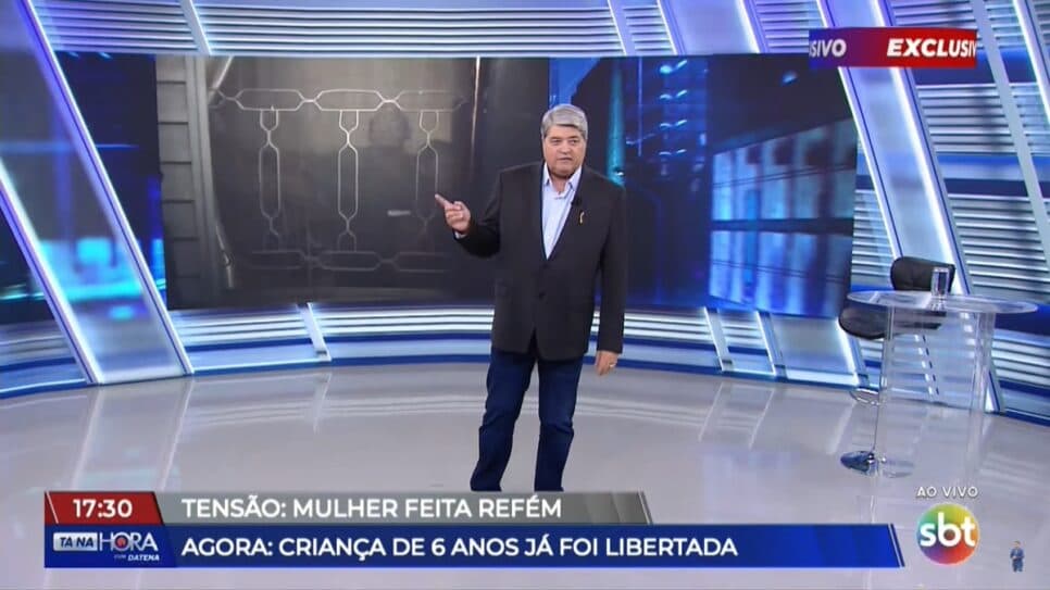 Datena recusa-se a negociar com bandido para liberar reféns ao vivo no Tá Na Hora (Foto: Reprodução/ SBT) Datena recusa-se a negociar com bandido para liberar reféns ao vivo no Tá Na Hora (Foto: Reprodução/ SBT)