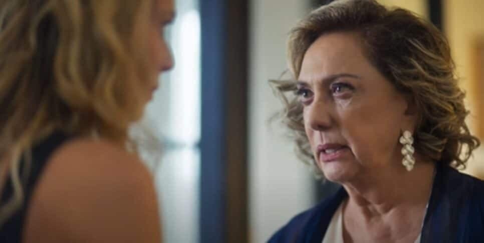 Berta desmascara Ísis, mas descobre por Leidi que a ex-nora cometeu assassinato ao mandar dar fim em Henrique (Foto: Reprodução/ TV Globo) Berta desmascara Ísis, mas descobre por Leidi que a ex-nora cometeu assassinato ao mandar dar fim em Henrique (Foto: Reprodução/ TV Globo)