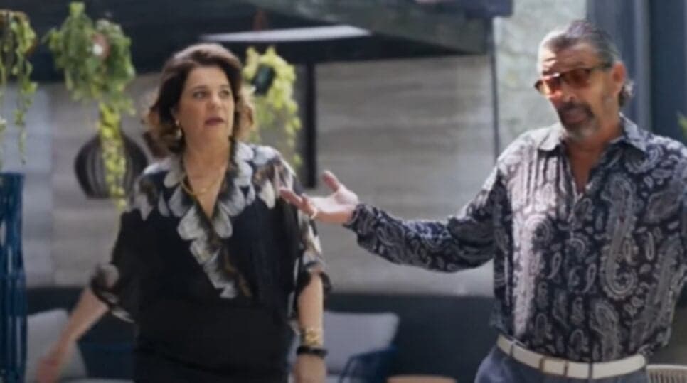 Barraco: Violeta e Joyce se engalfinham por conta de Osmar (Foto: Reprodução/ TV Globo) Barraco: Violeta e Joyce se engalfinham por conta de Osmar (Foto: Reprodução/ TV Globo)