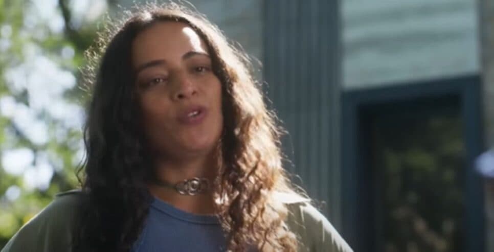 Cacá peita Osmar, mas ele a ameaça e cumpre ao assumir contar sobre paternidade verdadeira do neném que espera à Madá (Foto: Reprodução/ TV Globo) Cacá peita Osmar, mas ele a ameaça e cumpre ao assumir contar sobre paternidade verdadeira do neném que espera à Madá (Foto: Reprodução/ TV Globo)