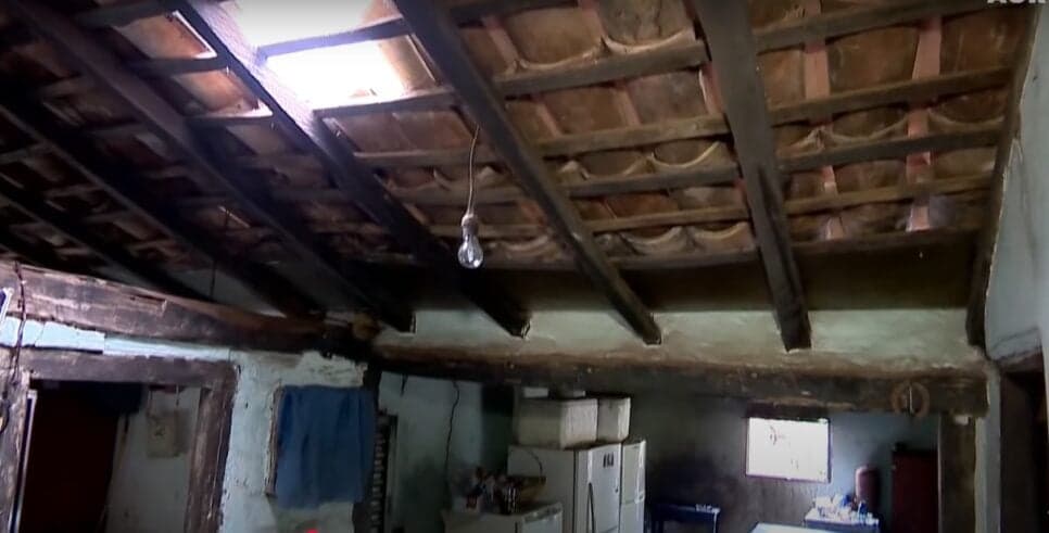 Hoje a casinha onde Zezé Di Camargo morou, tem energia elétrica (Foto: Reprodução/ Internet) Hoje a casinha onde Zezé Di Camargo morou, tem energia elétrica (Foto: Reprodução/ Internet)