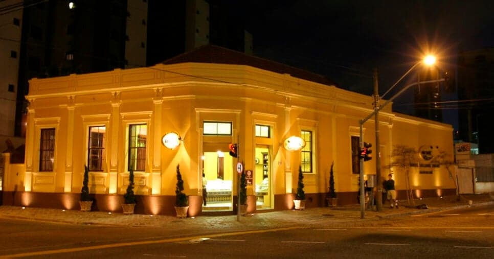 Confeitaria Neuchatel fechou as portas em Curitiba (Foto: Reprodução) Confeitaria Neuchatel fechou as portas em Curitiba (Foto: Reprodução)