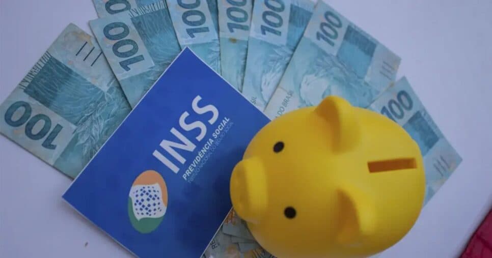 Melhor que o 14° salário: INSS libera aumento na aposentadoria à lista de CPFs em apenas 2 passos em 2025