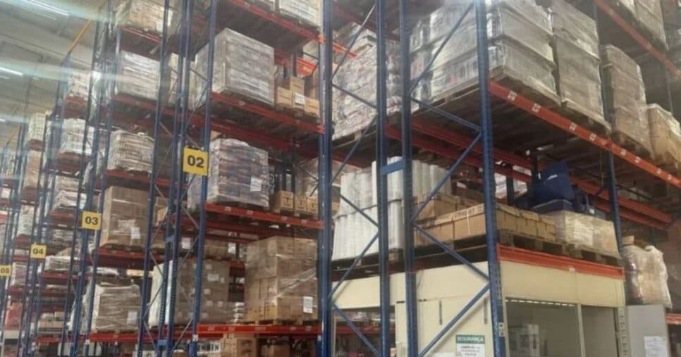 Distribuidora de alimentos é interditada após denúncia de alimentos podres e fora da validade (Foto Reprodução/CNN) Distribuidora de alimentos é interditada após denúncia de alimentos podres e fora da validade (Foto Reprodução/CNN)