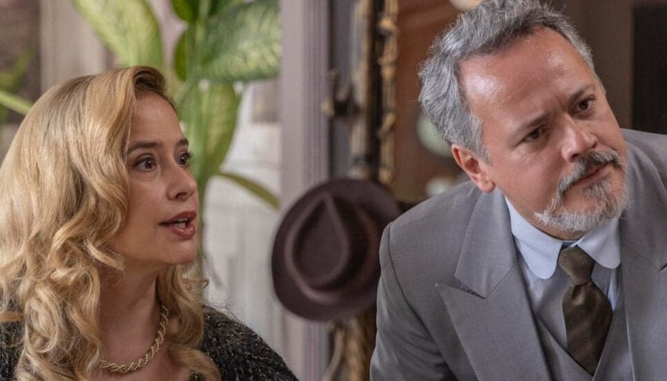 Contratação de Lígia vira apunhalada em Maristela e fim de negócio com Raimundo (Foto: Reprodução/ TV Globo) Contratação de Lígia vira apunhalada em Maristela e fim de negócio com Raimundo (Foto: Reprodução/ TV Globo)