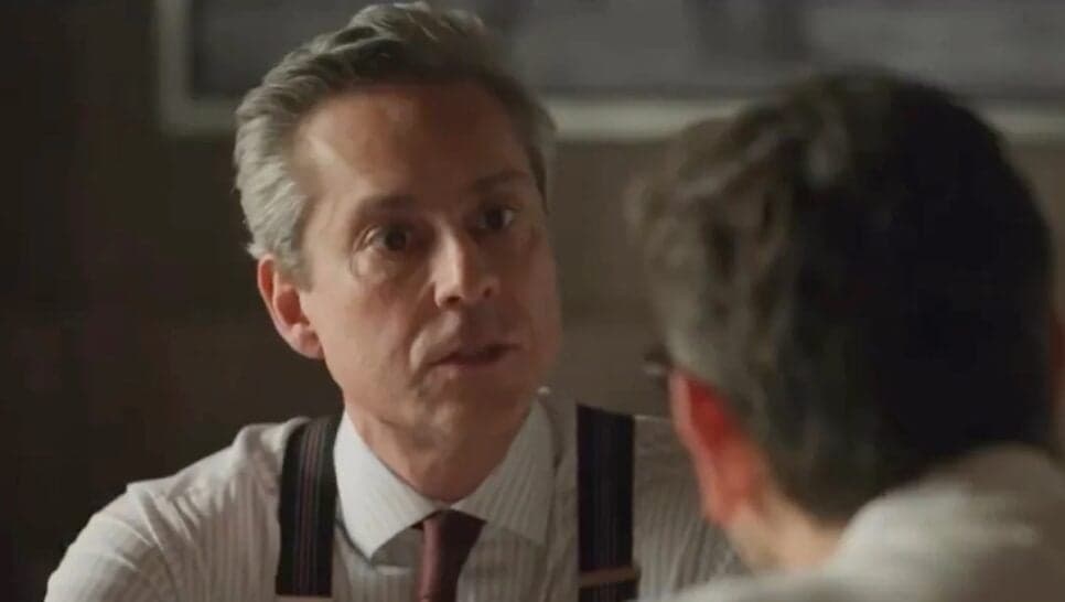 Marco Aurélio se desespera com sumiço da mala com os dólares (Foto: Reprodução/ TV Globo) Marco Aurélio se desespera com sumiço da mala com os dólares (Foto: Reprodução/ TV Globo)