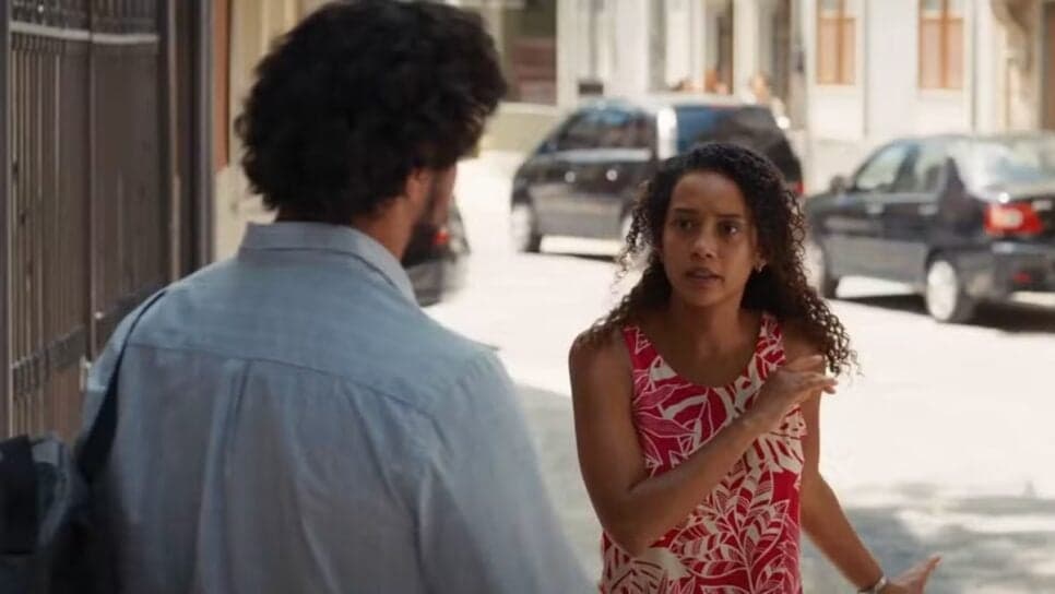 Raquel arma barraco com Ivan pela primeira vez (Foto: Reprodução/ TV Globo) Raquel arma barraco com Ivan pela primeira vez (Foto: Reprodução/ TV Globo)