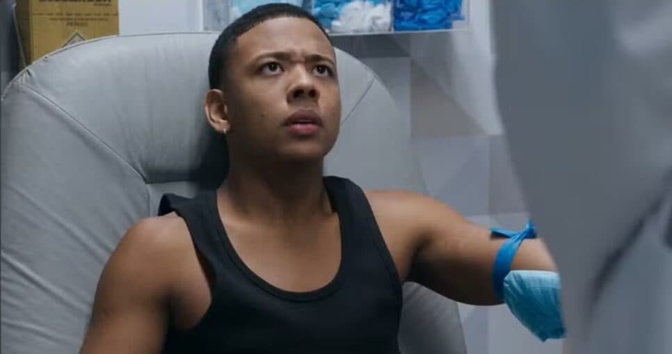 Exame de drogas em Nando obriga ele a assumir a todos uso de anabolizantes (Foto: Reprodução/ TV Globo) Exame de drogas em Nando obriga ele a assumir a todos uso de anabolizantes (Foto: Reprodução/ TV Globo)