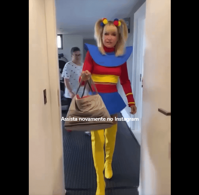 Xuxa vestida de Xuquinha - (Foto: Instagram) Xuxa vestida de Xuquinha - (Foto: Instagram)