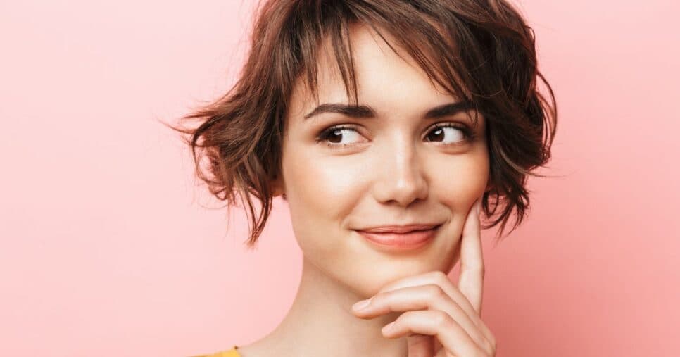 5 cortes de cabelo curtinho rejuvenescem e são tendências no outono 2025