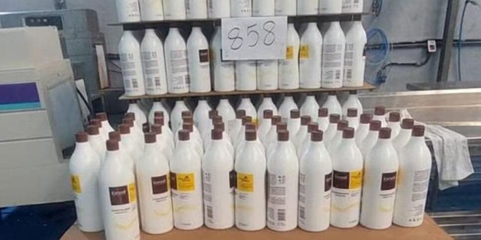Cosméticos falsos produzidos em fábricas (Foto: Reprodução/TV Globo) Cosméticos falsos produzidos em fábricas (Foto: Reprodução/TV Globo)