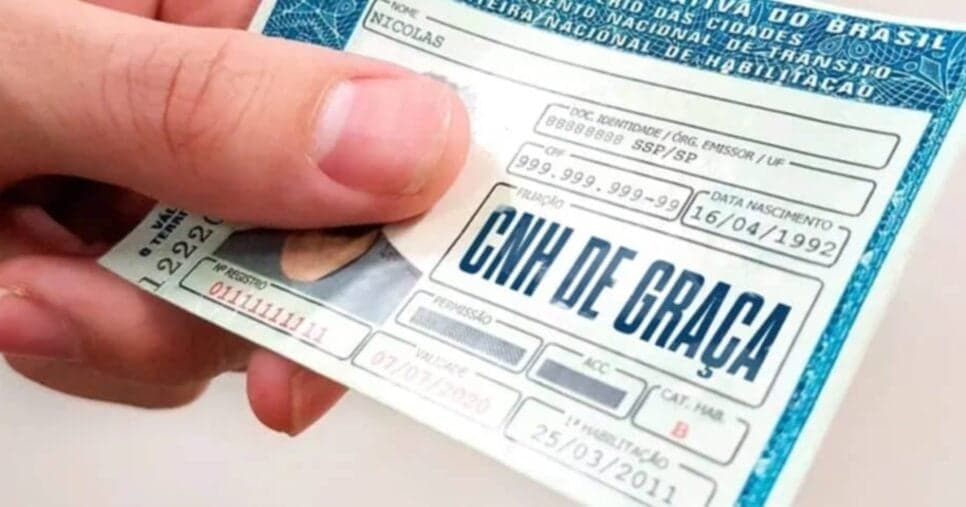 Tchau, PIX para autoescola e Detran: Veja como garantir CNH grátis em 3 passos