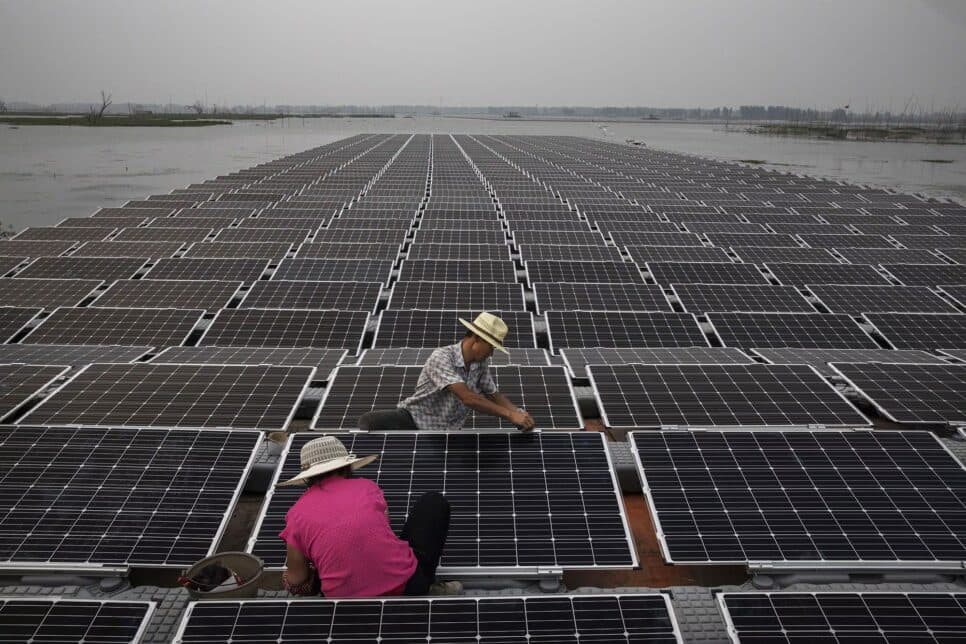 Akcome assim como outras empresas de energia solar está em crise na China (Foto Reprodução/Bloomberg) Akcome assim como outras empresas de energia solar está em crise na China (Foto Reprodução/Bloomberg)