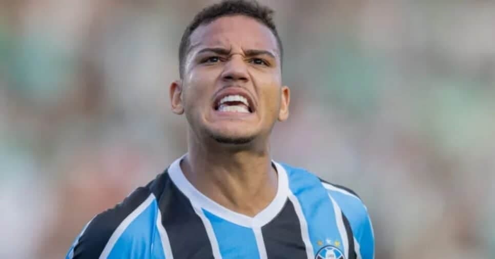 R$ 18M: Guerra bate martelo e crava sobre adeus de Gustavo Martins no Grêmio