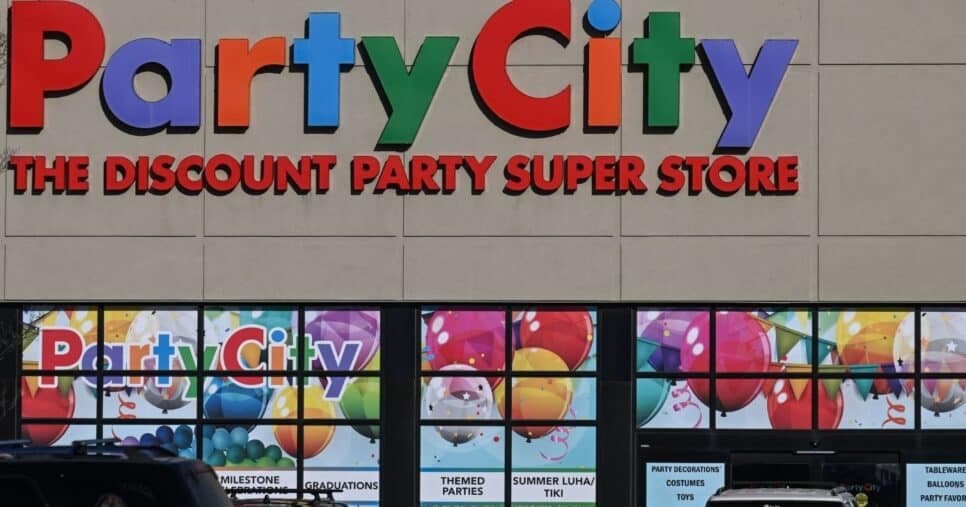 Party City fecha todas as unidades após 40 anos (Foto Reprodução/NPR) Party City fecha todas as unidades após 40 anos (Foto Reprodução/NPR)