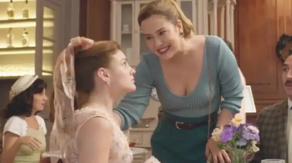 Atriz da novela Garota do Momento dá show de estrelismo com admiradores (Foto: Reprodução/ Globo) Atriz da novela Garota do Momento dá show de estrelismo com admiradores (Foto: Reprodução/ Globo)