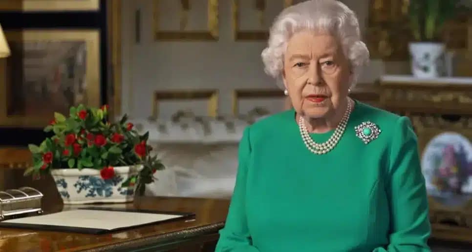 Carta psicografada da Rainha Elizabeth II (Foto: Reprodução) Carta psicografada da Rainha Elizabeth II (Foto: Reprodução)