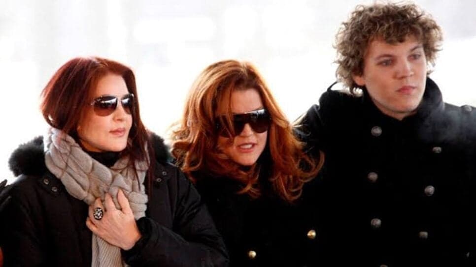 Priscilla, Lisa Marie e Benjamin, em 2010 (Foto: Reprodução/ Internet) Priscilla, Lisa Marie e Benjamin, em 2010 (Foto: Reprodução/ Internet)