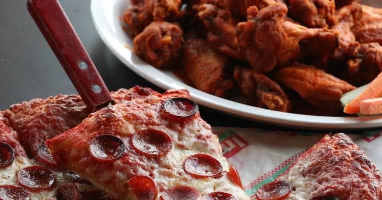 Penora's é conhecida pelas suas pizzas deliciosas e comidas de Pub (Foto Reprodução/Yahoo) Penora's é conhecida pelas suas pizzas deliciosas e comidas de Pub (Foto Reprodução/Yahoo)