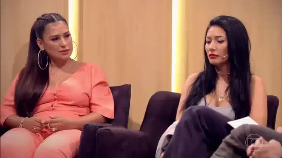 Simone Mendes ao lado da irmã Simaria, no programa Em Família, expôs a vida difícil que levou na infância (Foto Reprodução/Globo) Simone Mendes ao lado da irmã Simaria, no programa Em Família, expôs a vida difícil que levou na infância (Foto Reprodução/Globo)