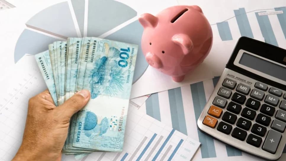 É preciso manter o valor sem saques por pelo menos um ano para o dinheiro render (Foto Reprodução/Montagem/Freepik/Internet) É preciso manter o valor sem saques por pelo menos um ano para o dinheiro render (Foto Reprodução/Montagem/Freepik/Internet)