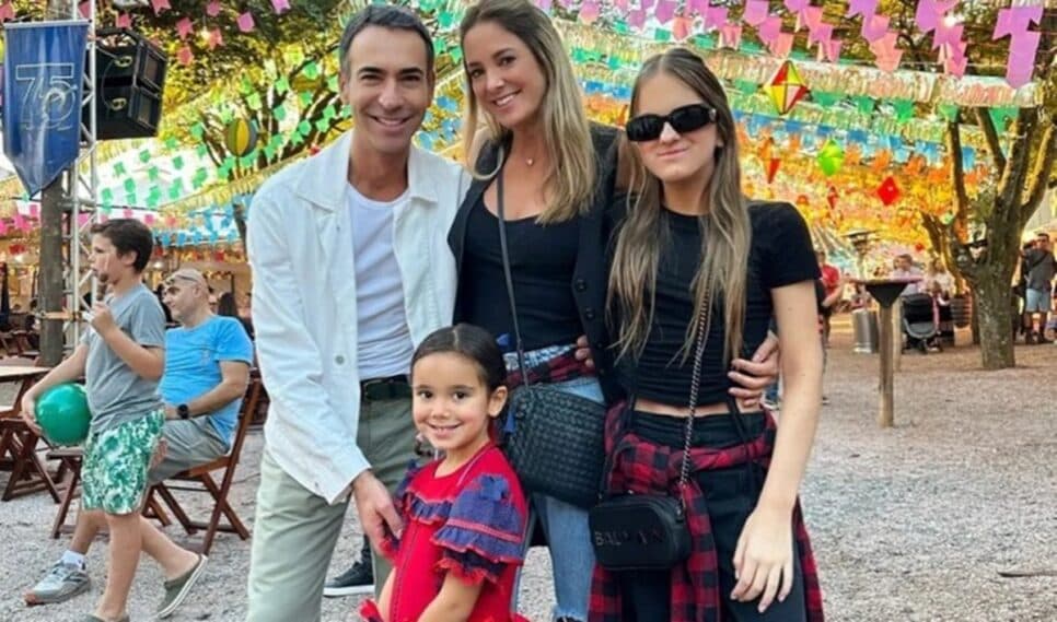 A lindíssima família do âncora da Globo e da loira da Record (Foto: Reprodução/ Instagram) A lindíssima família do âncora da Globo e da loira da Record (Foto: Reprodução/ Instagram)