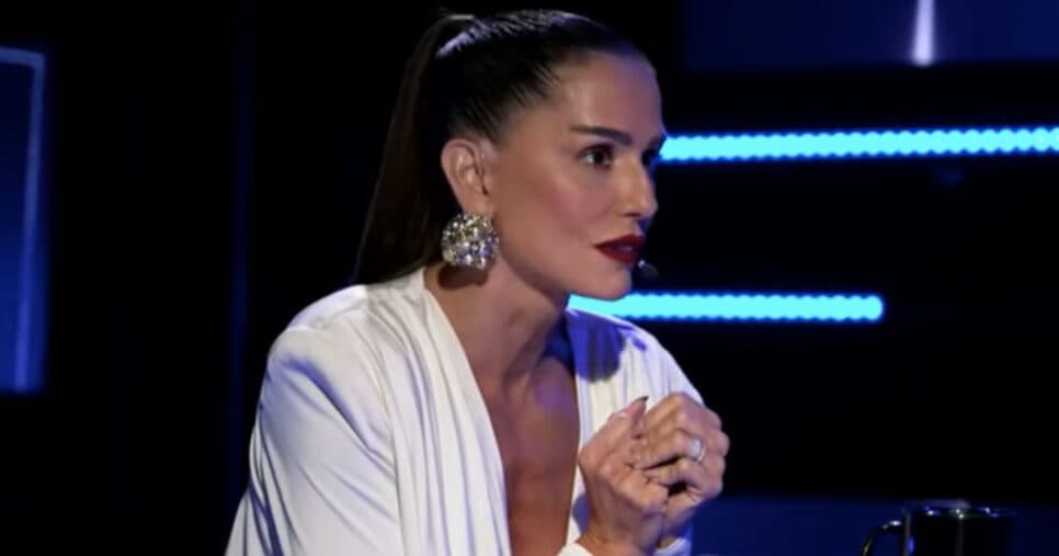 Deborah Secco durante entrevista com Blogueirinha (Foto: Reprodução / YouTube) Deborah Secco durante entrevista com Blogueirinha (Foto: Reprodução / YouTube)