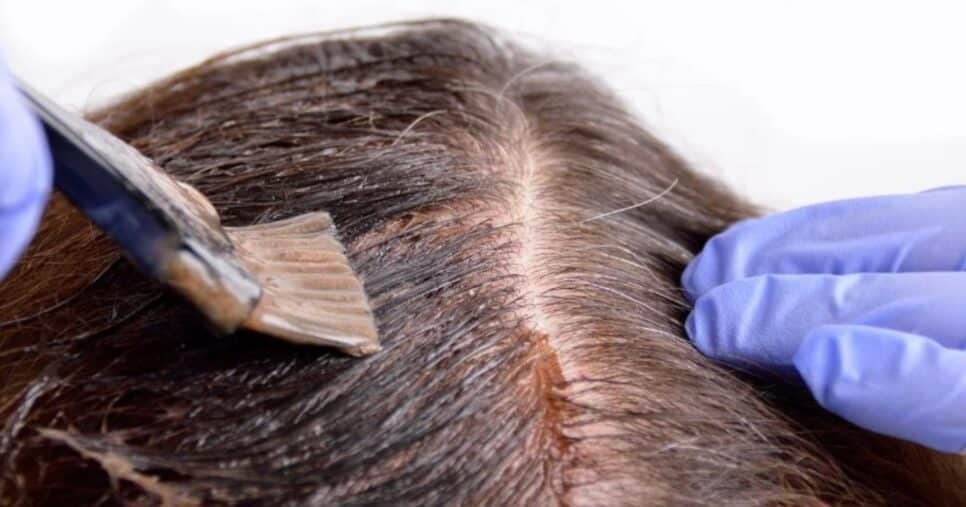Truque com café reverte o cabelo branco sem gastar com tintas
