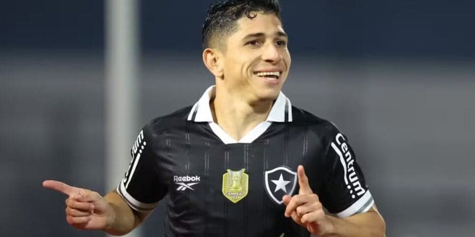 Savarino passa por cima de Textor e comunica sobre adeus no Botafogo para jogar na Europa
