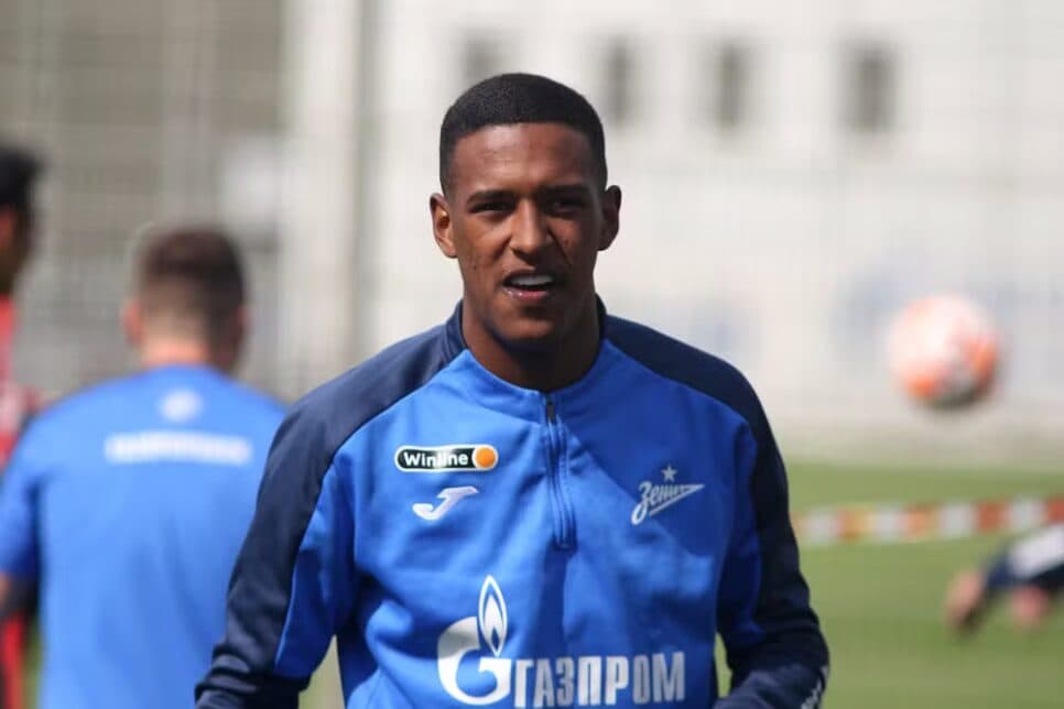 Robert Renan defendendo o Zenit (Foto: Maksim Konstantinov/SOPA Images/LightRocket via Getty Images) Robert Renan defendendo o Zenit (Foto: Maksim Konstantinov/SOPA Images/LightRocket via Getty Images)