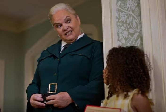 Senhora Babá (Dida Camero) e Sofia (Elis Cabral) em Dona de Mim (Foto: Reprodução / Globo)
Senhora Babá (Dida Camero) e Sofia (Elis Cabral) em Dona de Mim (Foto: Reprodução / Globo)