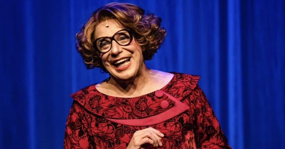 Novo sucesso de Marcelo Médici, a comédia Dona Lola ganha nova temporada no Teatro Renaissance