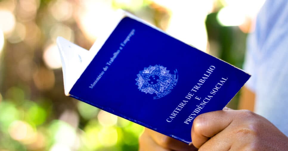 Lei trabalhista vigente comunica CLTs que garantem salário mínimo acima de R$1700 em 2025