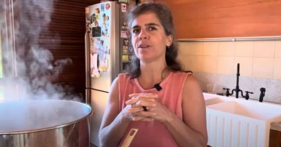 Mariana tem um canal no YouTube onde ela compartilha mais sobre seu estilo de vida Foto Reprodução/Montagem/YouTube) Mariana tem um canal no YouTube onde ela compartilha mais sobre seu estilo de vida Foto Reprodução/Montagem/YouTube)