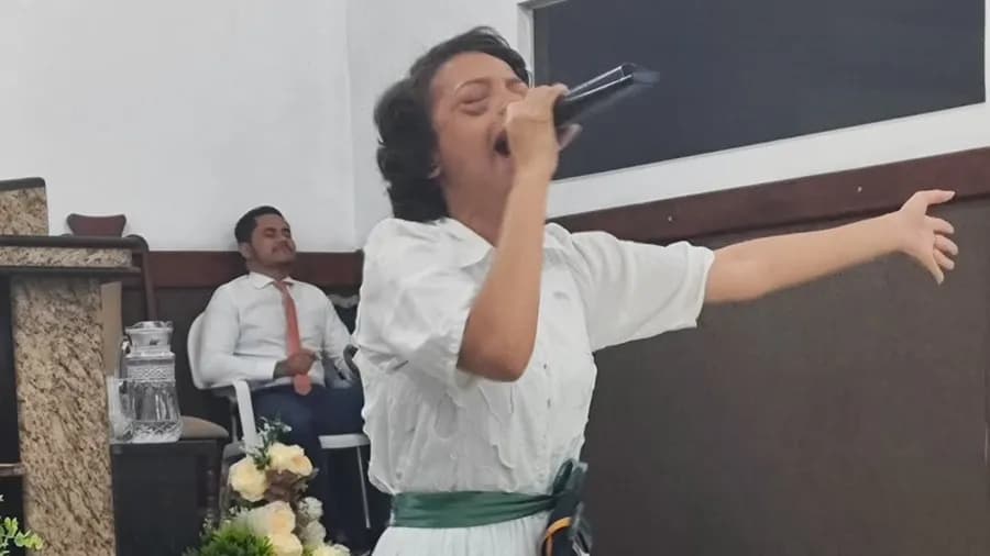 A cantora Adriana Lázara morreu aos 28 anos (Foto: Reprodução/ Internet) A cantora Adriana Lázara morreu aos 28 anos (Foto: Reprodução/ Internet)