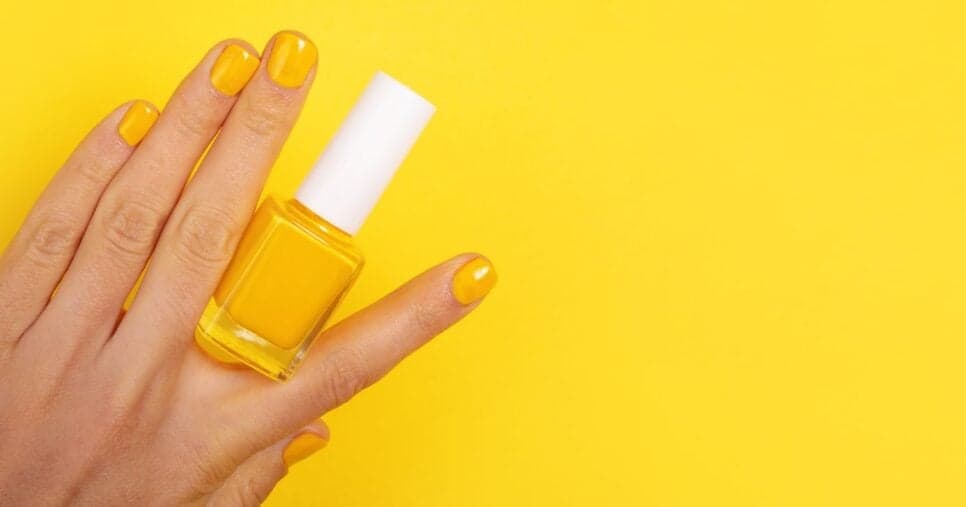 Unhas amarelas (Foto: Canva) Unhas amarelas (Foto: Canva)