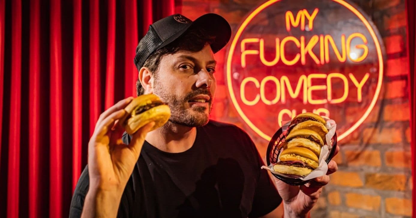 Danilo Gentili com os smash burguers do My Fucking Comedy Club (Foto Reprodução/Instagram) Danilo Gentili com os smash burguers do My Fucking Comedy Club (Foto Reprodução/Instagram)
