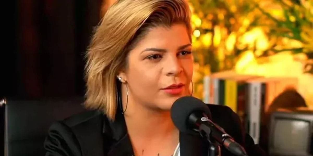 Paula Mattos assumiu a sexualidade em 2020 , faz parte das cantoras lésbicas (Reprodução: Youtube) Paula Mattos assumiu a sexualidade em 2020 , faz parte das cantoras lésbicas (Reprodução: Youtube)