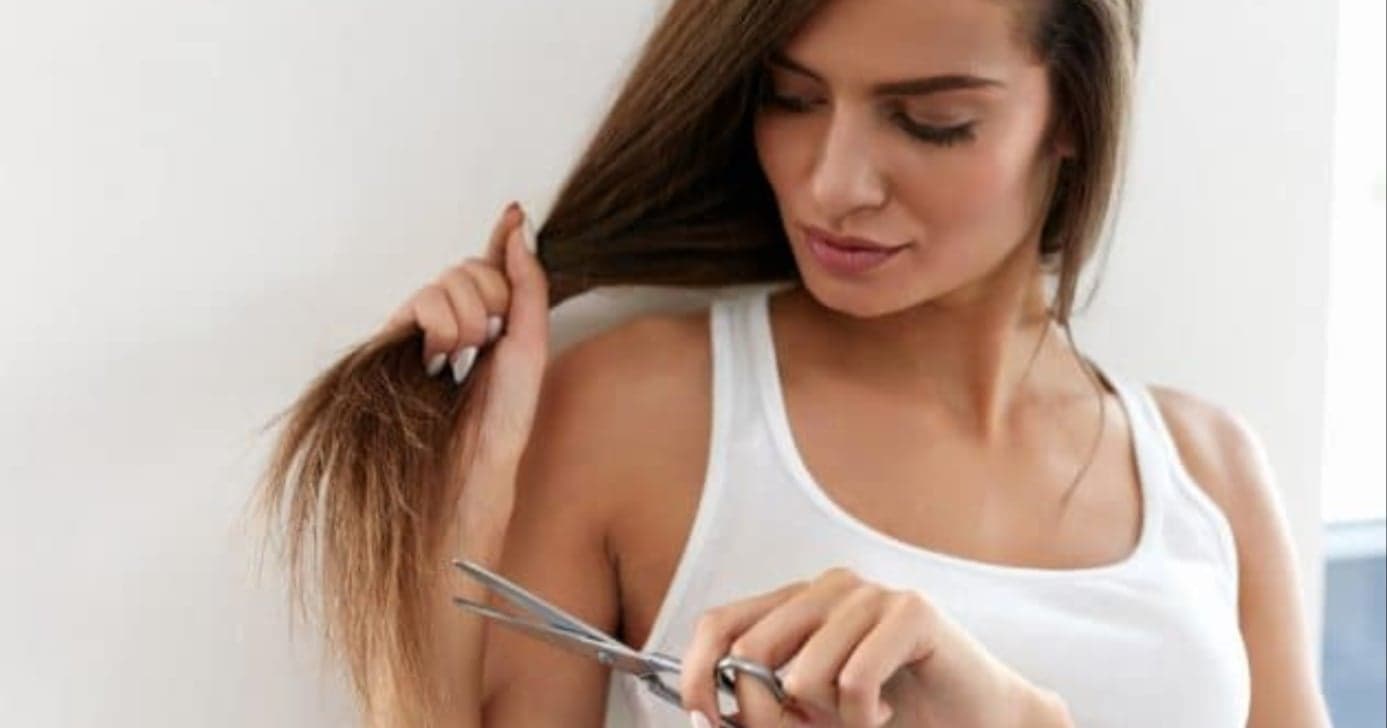 Adeus às pontas duplas: 5 passos para cortar o cabelo sozinha em casa sem estragar o comprimento