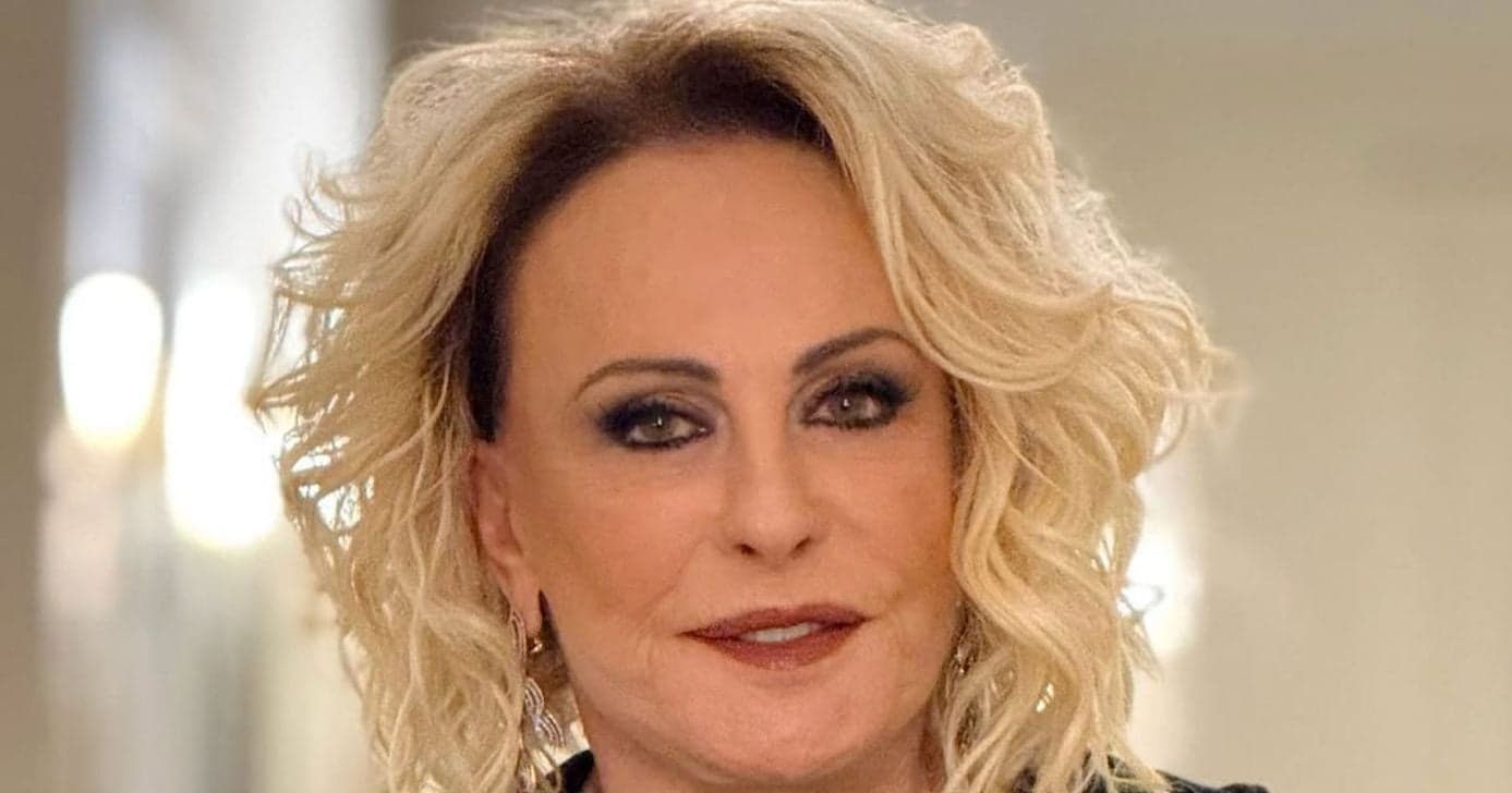 Reduz rugas e articulações jovens: Ana Maria ensina como fazer receita de colágeno com salsão picado