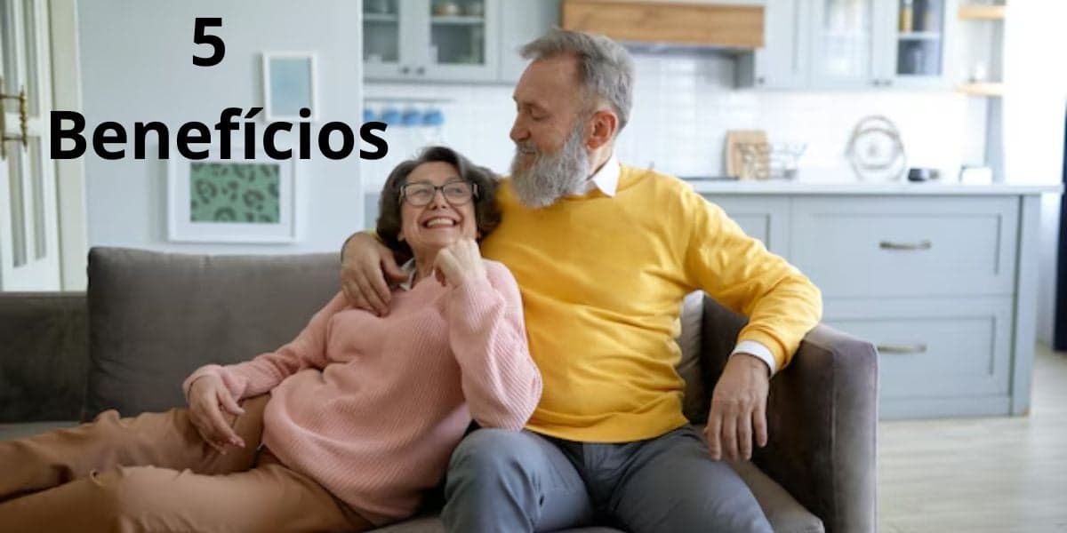 Isenção, R$1.621 e mais: Idosos 60+ podem pedir 5 benefícios sem sair de casa