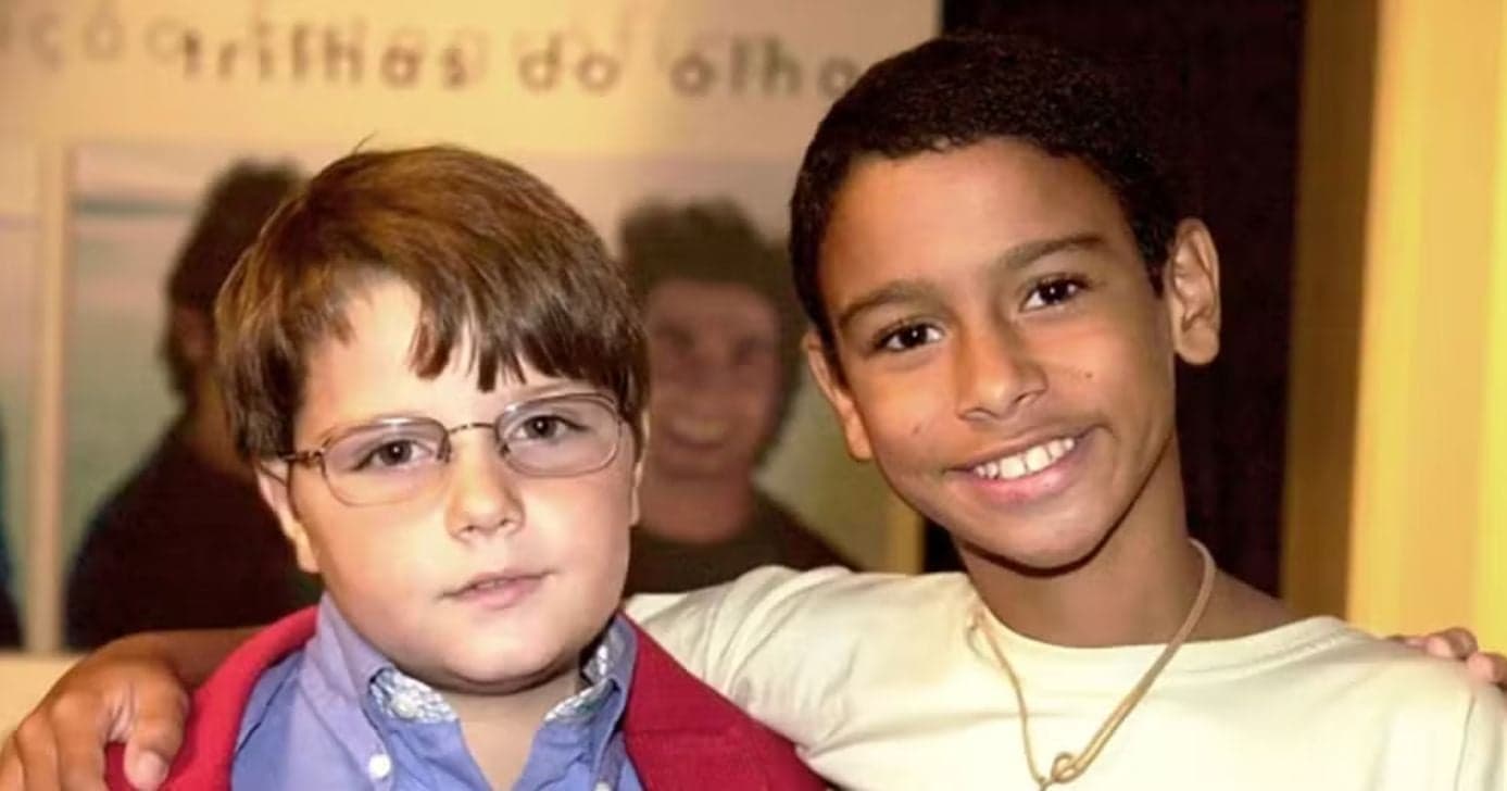 Felipe Latgé e Sérgio Malheiros, como Otávio e Raí, em 'Da Cor do Pecado' (Globo, 2004) — Foto: Divulgação/TV Globo
Felipe Latgé e Sérgio Malheiros, como Otávio e Raí, em 'Da Cor do Pecado' (Globo, 2004) — Foto: Divulgação/TV Globo